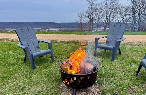 Littleport House | River Bluff Retreat-Hot tub & game room