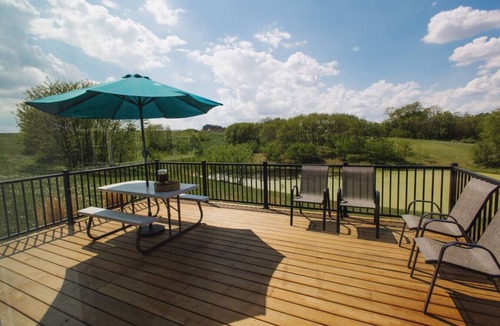 Littleport House | River Bluff Retreat-Hot tub & game room