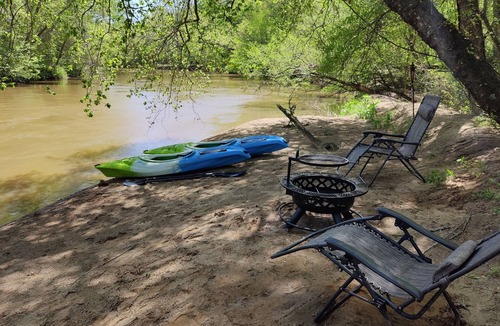 Athens House | River Bottom Bungalow in delightful Athens with Hot Tub, Sauna and River access