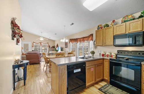 Pigeon Forge Cottage | River Breeze, WIFI, $560 FREE tickets each paid day!