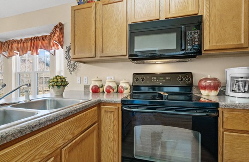 Pigeon Forge Cottage | River Breeze, WIFI, $560 FREE tickets each paid day!