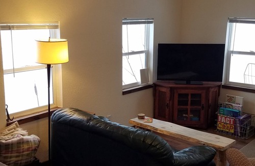 Pine River Cabin | River Cabin on the Pine River- Adult only
