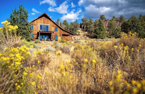 Crooked River Ranch House | River Canyon Eco-Barn - On 50 Acres Near Smith Rock