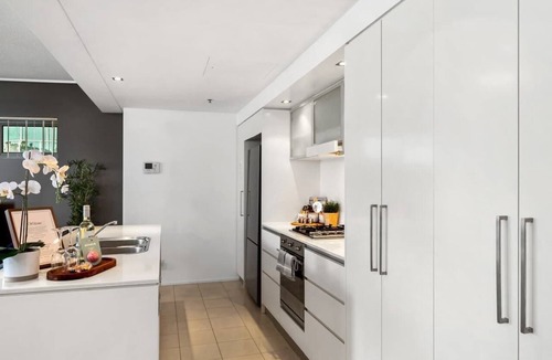 Brisbane Central Business District Apartment | River & City Views | Brisbane CBD Family Apartment