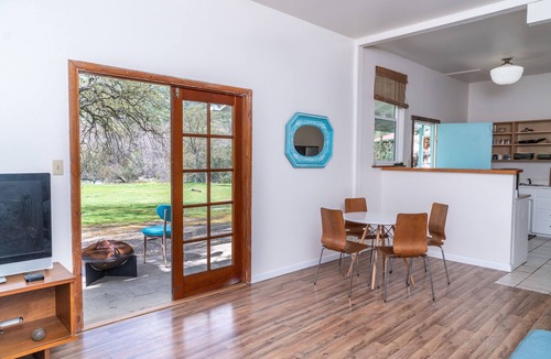 Kaweah Cottage | River cottage & ranch