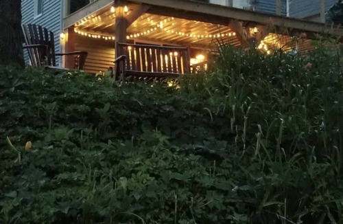 Franklin Cottage | River Cottage w 2 Story covered deck w/2 firepits, Coffee bar & outdoor TV area