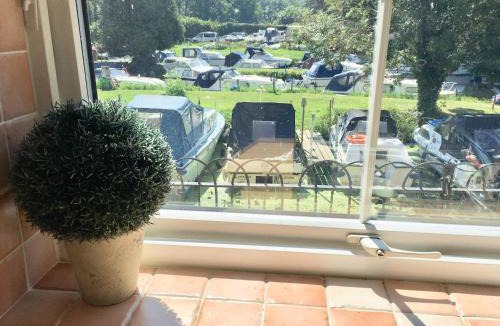 St Neots House | River Courtyard Ground Floor Apt 2BR Parking St Neots Town Centre