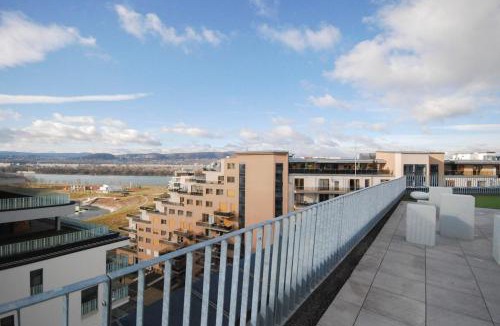 Vizafogo Apartment | River Danube flat w balcony and FREE guarded parking