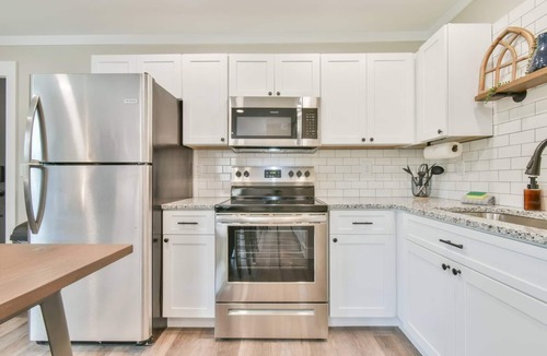 Helen House | River Escape Studio 104