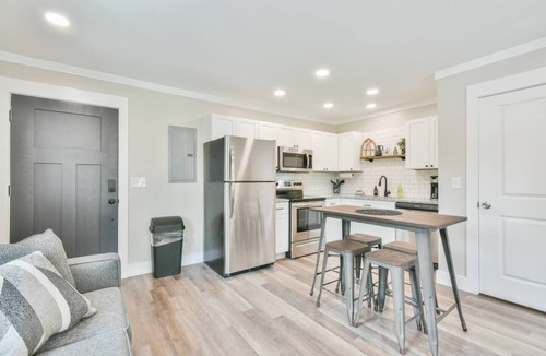 Helen House | River Escape Studio 104
