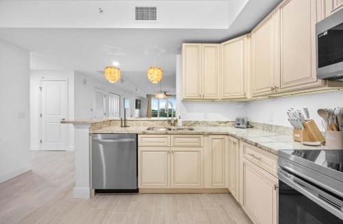 Merritt Island House | RIVER FLY IN The Meritt River & Runway View