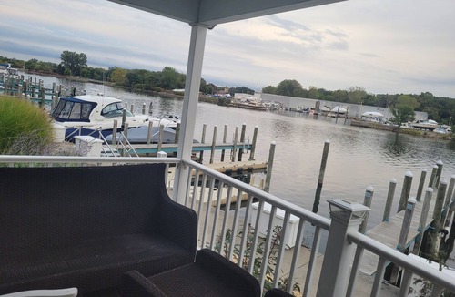 Saint Joseph House | River Front 4-bedroom house with boat dock close to downtown St. Joseph.