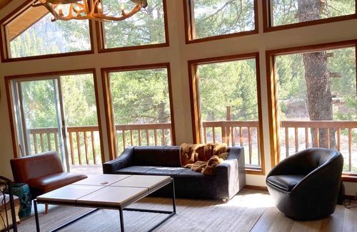 Gallatin Gateway Cabin | River Front Cabin- Family, Fishing & Outdoor Haven- Near Big Sky Ski Resort