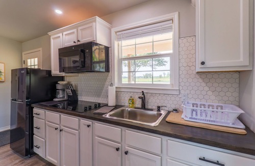 Denison House | River front comfort at Lucinda's Cabin