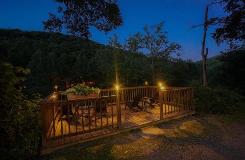 Leadsville Hotel | River Front Resort