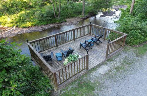 Leadsville Hotel | River Front Resort