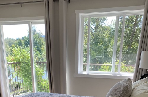 Port Alberni House | River front retreat