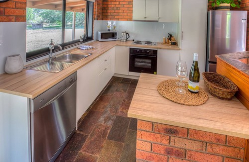 Porepunkah House | River front retreat in a quiet court only walking distance from cafes and Pub
