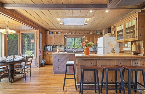 Three Rivers House | River Frontage ~ Quiet & Secluded Retreat Only Minutes to Sequoia National Park