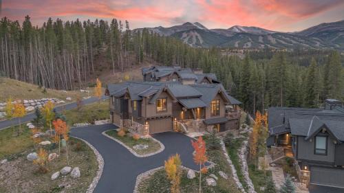 Breckenridge House | River Haus