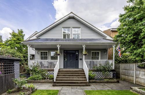 Richmond-upon-Thames House | River Haven - River Thames frontage house