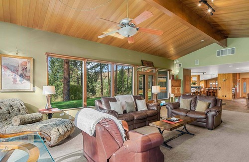 Peshastin Cabin | River Heights Home-Romantic Luxury*Hot Tub*Jetted Tub*Mtn and River Views