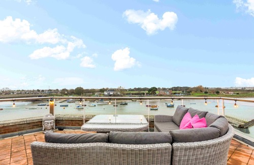Shoreham-by-Sea House | River Heights With Views Parking |By My Getaways