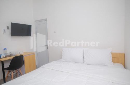 Semarang Hotel | River House Mitra RedDoorz