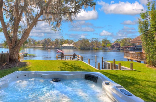 Ormonds Jungle Den Camp Sites House | River house with 2 boat docks