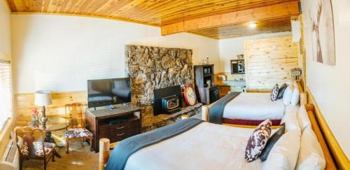 Last Chance Cabin | River Lodge