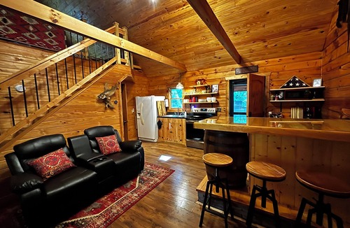 Jamestown Cabin | River Loft Gibson Cabin on Dale Hollow Lake.