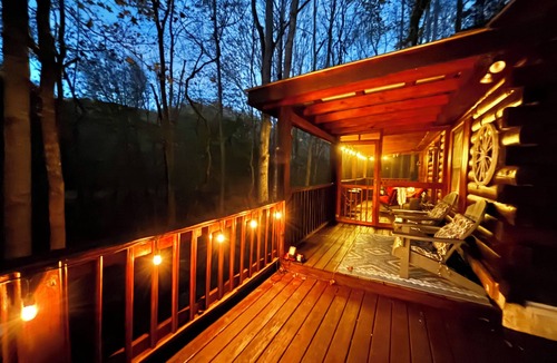 Jamestown Cabin | River Loft Gibson Cabin on Dale Hollow Lake.