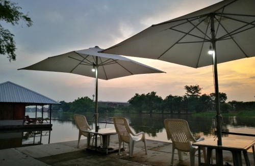 Uthai Thani Resort | River Marina Resort