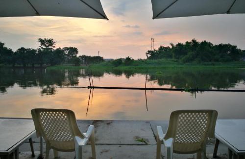 Uthai Thani Resort | River Marina Resort