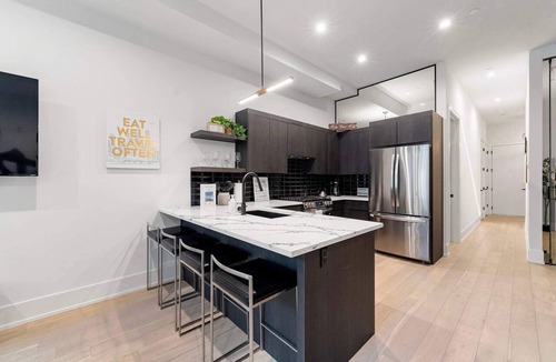 West Town Apartment | River North 2BD 2BA Retreat with Balcony & Parking