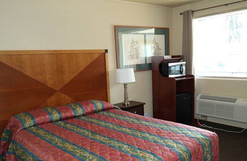 Downtown Klamath Falls Hotel | River Park Inn