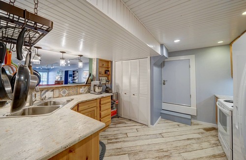 Howard Apartment | River Place Retreat, Unit 4- Cozy Condo on the Arkansas River