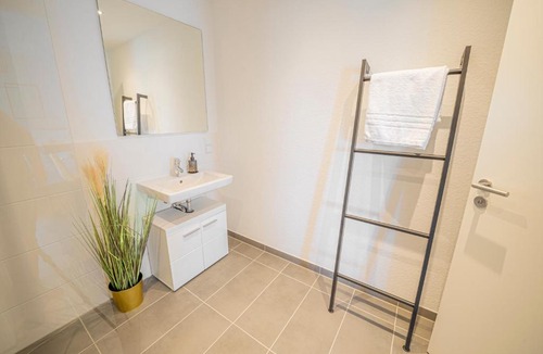 Niedergirmes Apartment | River Prime Studio - 5min to HBF