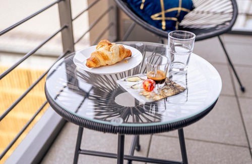 Niedergirmes Apartment | River Prime Studio - 5min to HBF
