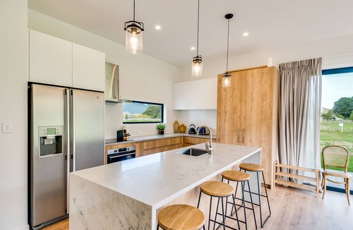 Tuki Tuki House | River Range Cottage - Havelock North Holiday Home