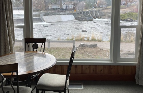 Bend Cottage | River Relaxation