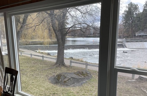 Bend Cottage | River Relaxation