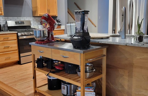 Mequon House | River Retreat and Executive Rental - 5BR