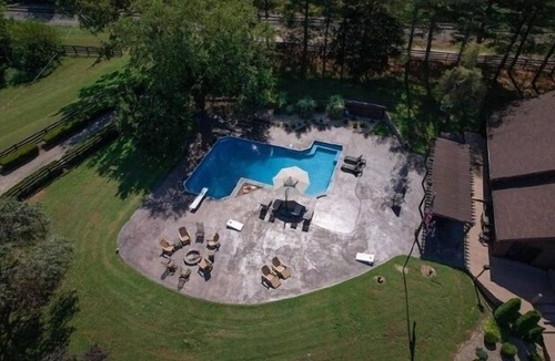 Saint Paul Cabin | RIVER Retreat for 12 w/POOL, HOT TUB, FIRE PIT & OPTIONAL GUESTHOUSE for 4
