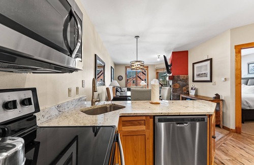 River Run Condo | River Run Condo w/Scenic Mountains Views; Steps from Gondola, Shops & Dining