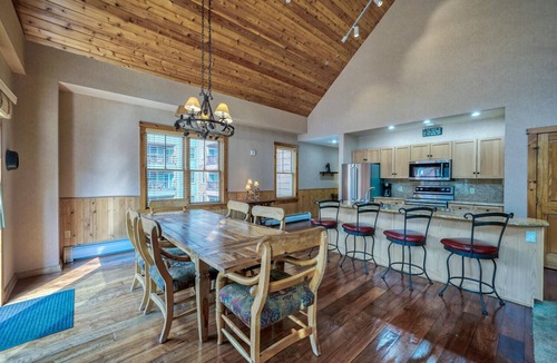 River Run Condo | River Run Village Walk To Gondola Pool Hot Tubs Restaurants and Shops DELUXE