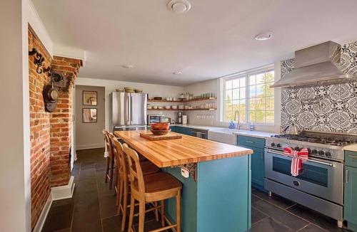 Carlton House | River's Edge Ranch - 4BR farmhouse + guest suite