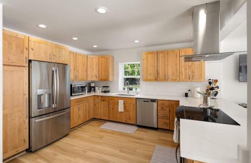 Leaburg House | River's Rest - Waterfront Views, Hot Tub, Grill & Fire Pit home