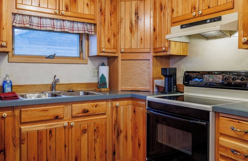 Cody Apartment | River's View- Spacious retreat, Overlooking the Shoshone River