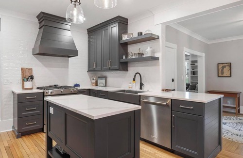Charlevoix House | River Side Cottage - Downtown - Peloton Bike